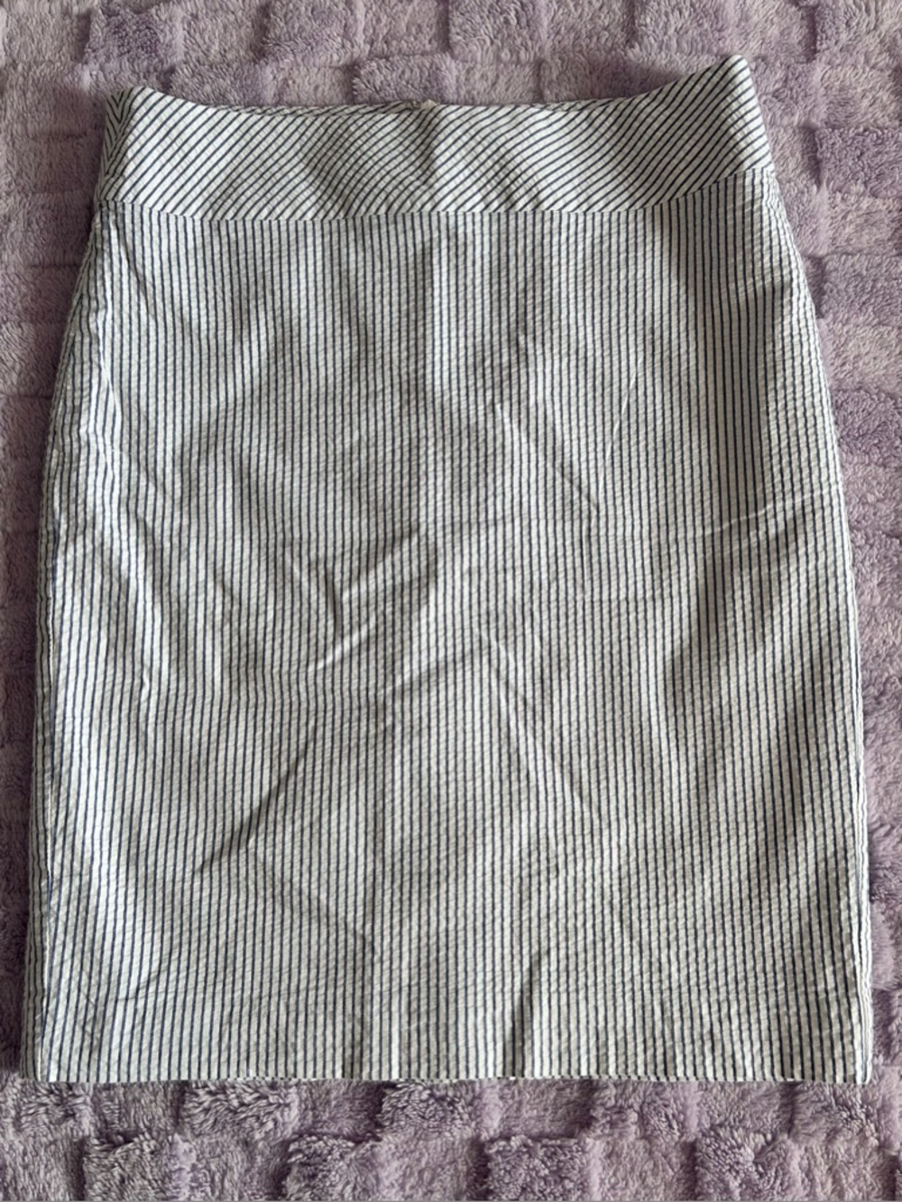 Lord & Taylor Seersucker Pencil Skirt Blue and White Size 6